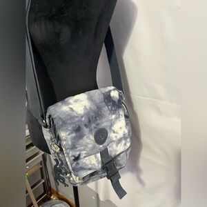 Kipling Lancelot collection crossbody med messenger bag blue‎ white tie dye